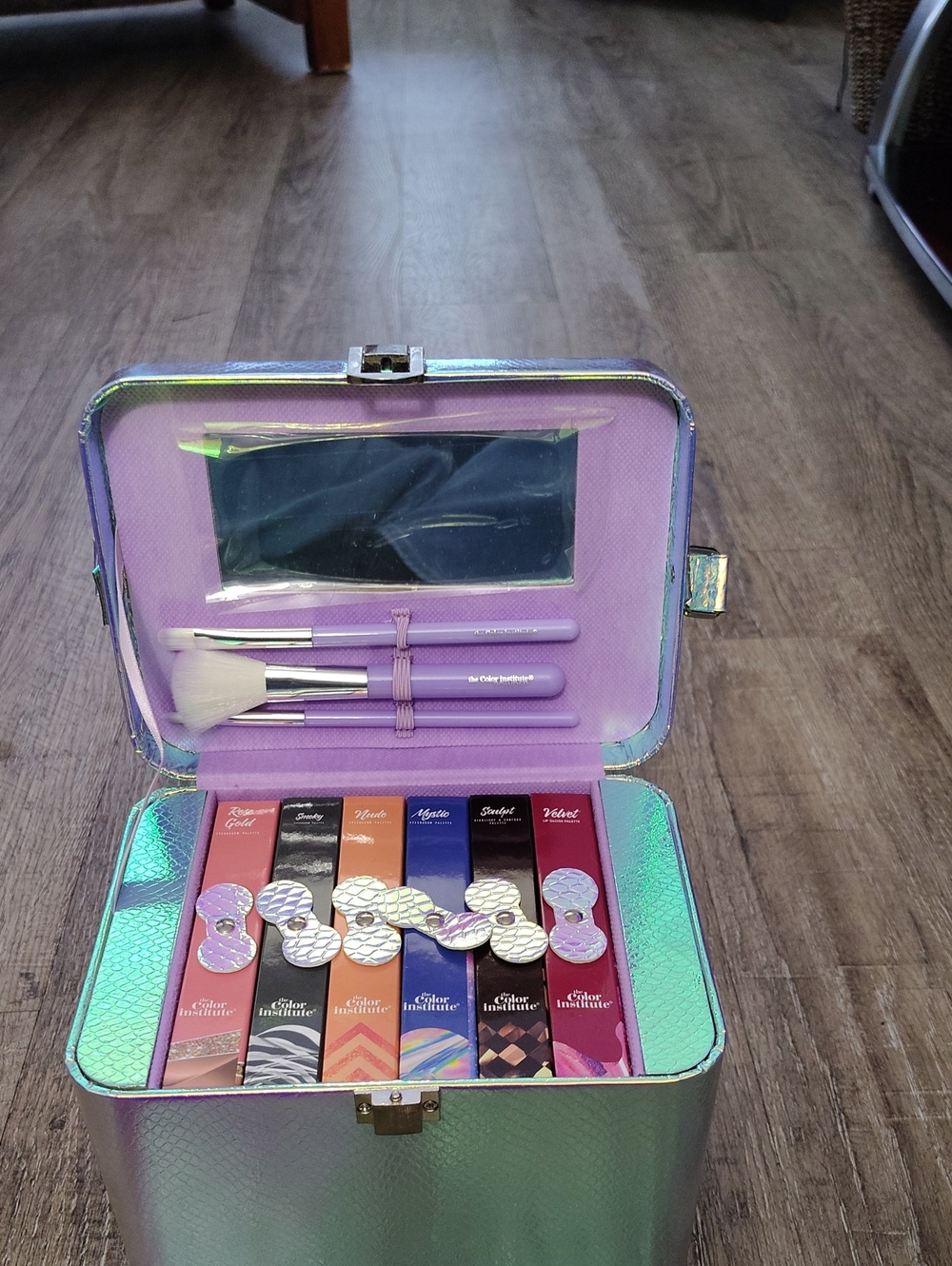 Iridescent Lavender Eyeshadow Palette Set with Brushes
